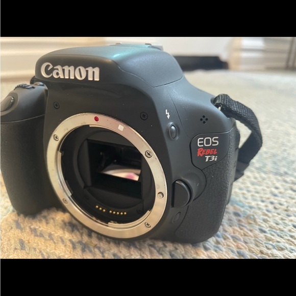 Canon EOS Rebel T3I DSLR Camera Body - barely used - Picture 4 of 4